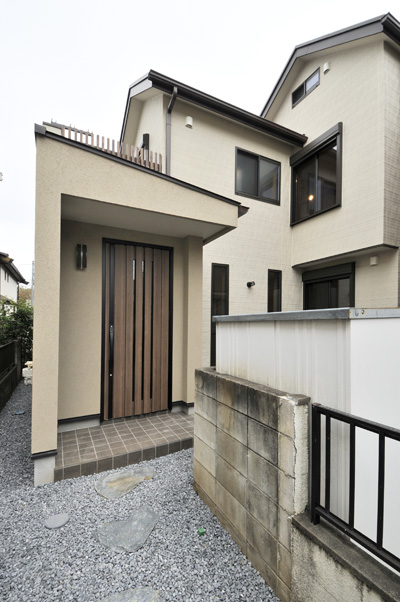 建物外観（東南から撮影）